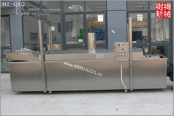沙琪瑪設(shè)備4：油炸機 (高效、節(jié)能；油溫采用電控系統(tǒng)控制)